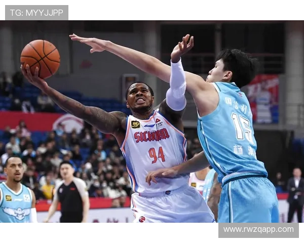 杨瀚森砍下全场最高16分表现惊艳 开拓者季前赛险胜国王迎来关键胜利