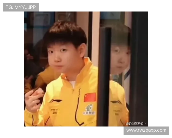 孙颖莎带皮卡丘保温杯训练忙碌 球员纷纷求合影争抢热度 孙颖莎带皮卡丘保温杯训练忙碌 球员纷纷求合影争抢热度