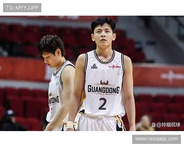 杨力维杨舒予迅速返队感动教练父亲离世后仍坚守训练中心让人动容